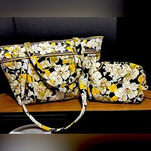 Vera Bradley “Dogwood” tote bag & accessory bag 6 pockets in tote 22”x12” & 10x8
